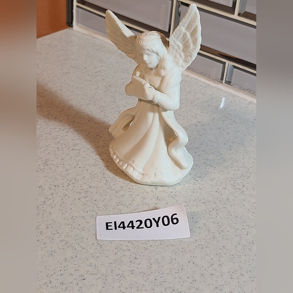 Angel Knick Knack figurine - Picture 9 of 9